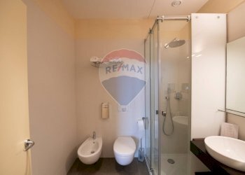 Bagno - Stabile - Palazzo via solferino
 
4, Staffolo - foto 24