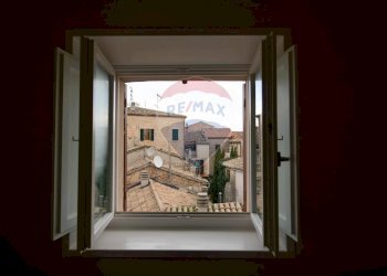 Balcone - Stabile - Palazzo via solferino
 
4, Staffolo - foto 28