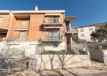 Edificio all\'aperto - Appartamento Massimo D'Azeglio
 
2, Castelplanio - foto 1