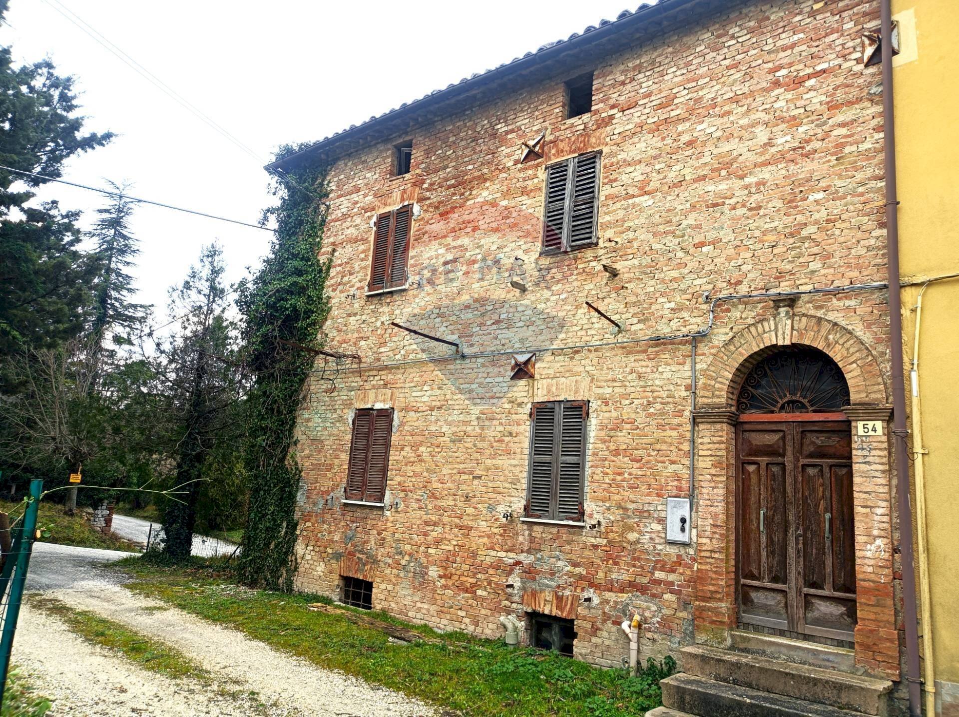 Casa all\'aperto - Casa semi indipendente FRAZIONE MARENELLA
 
55, Fabriano - foto 2