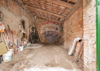 GARAGE - Casa indipendente strada del caprile
 
28, Frontone - foto 21