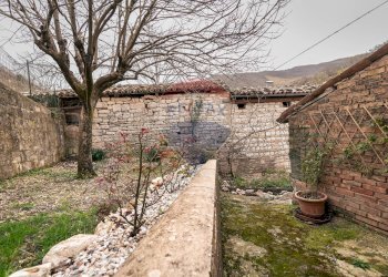 CORTE PRIVATA - Casa indipendente strada del caprile
 
28, Frontone - foto 24