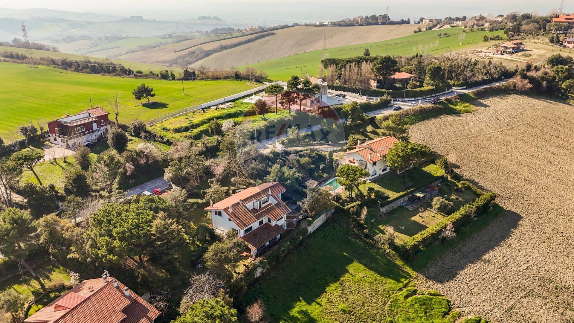 Vista delle montagne - Villa via barcaglione
 
17, Falconara Marittima - photo 2