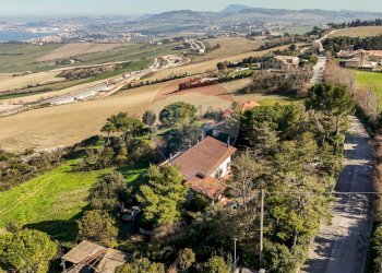 Vista delle montagne - Villa via barcaglione
 
17, Falconara Marittima - photo 4