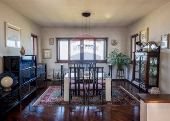 Sala da pranzo - Villa via barcaglione
 
17, Falconara Marittima - photo 15