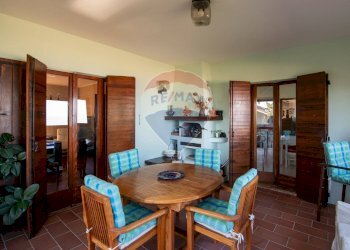 Sala da pranzo - Villa via barcaglione
 
17, Falconara Marittima - photo 20