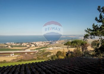 Edificio all\'aperto - Villa via barcaglione
 
17, Falconara Marittima - photo 23