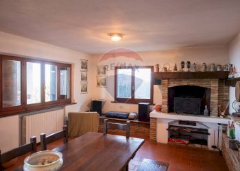 Sala da pranzo - Villa via barcaglione
 
17, Falconara Marittima - photo 46