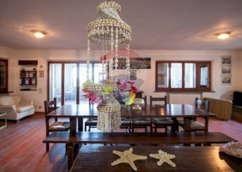 Sala da pranzo - Villa via barcaglione
 
17, Falconara Marittima - photo 48