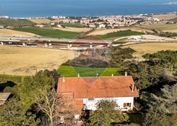 Vista dell\'acqua - Villa via barcaglione
 
17, Falconara Marittima - photo 72