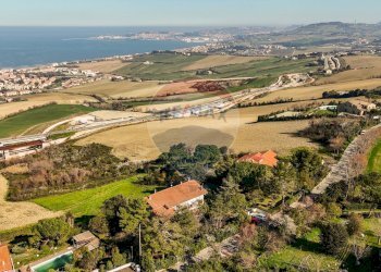 Vista delle montagne - Villa via barcaglione
 
17, Falconara Marittima - photo 76