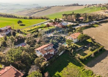 Vista delle montagne - Villa via barcaglione
 
17, Falconara Marittima - photo 2