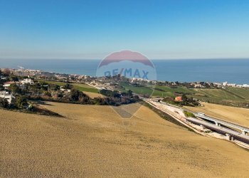 Vista dell\'acqua - Villa via barcaglione
 
17, Falconara Marittima - photo 82