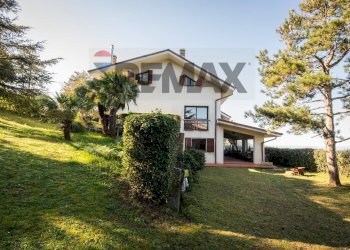Casa all\'aperto - Villa via barcaglione
 
17, Falconara Marittima - photo 1