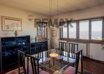 Sala da pranzo - Villa via barcaglione
 
17, Falconara Marittima - photo 15