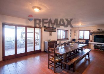 Sala da pranzo - Villa via barcaglione
 
17, Falconara Marittima - photo 57