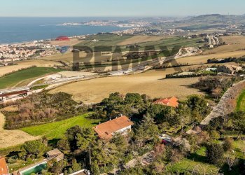 Vista delle montagne - Villa via barcaglione
 
17, Falconara Marittima - photo 80