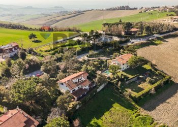 Vista delle montagne - Villa via barcaglione
 
17, Falconara Marittima - photo 85