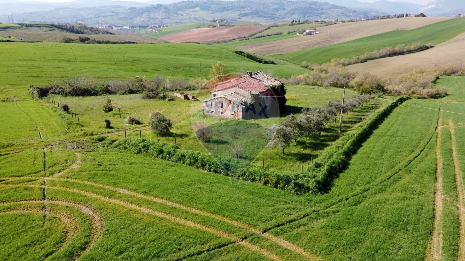 Vista delle montagne - Rustico Monteschiavo
 
13, Maiolati Spontini - foto 1