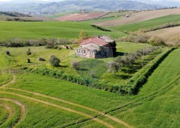 Vista delle montagne - Rustico Monteschiavo
 
13, Maiolati Spontini - foto 1