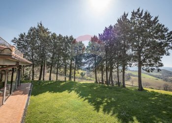 Giardino - Casa indipendente Via San Donato
 
99, Fabriano - foto 15