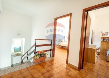 Hall / corridoio - Casa indipendente Via San Donato
 
99, Fabriano - foto 33