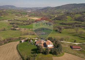 Vista delle montagne - Casa indipendente Via San Donato
 
99, Fabriano - foto 36