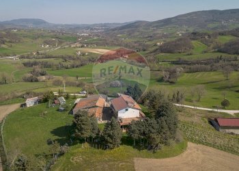 Vista delle montagne - Casa indipendente Via San Donato
 
99, Fabriano - foto 42