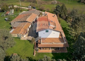 Casa all\'aperto - Casa indipendente Via San Donato
 
99, Fabriano - foto 47