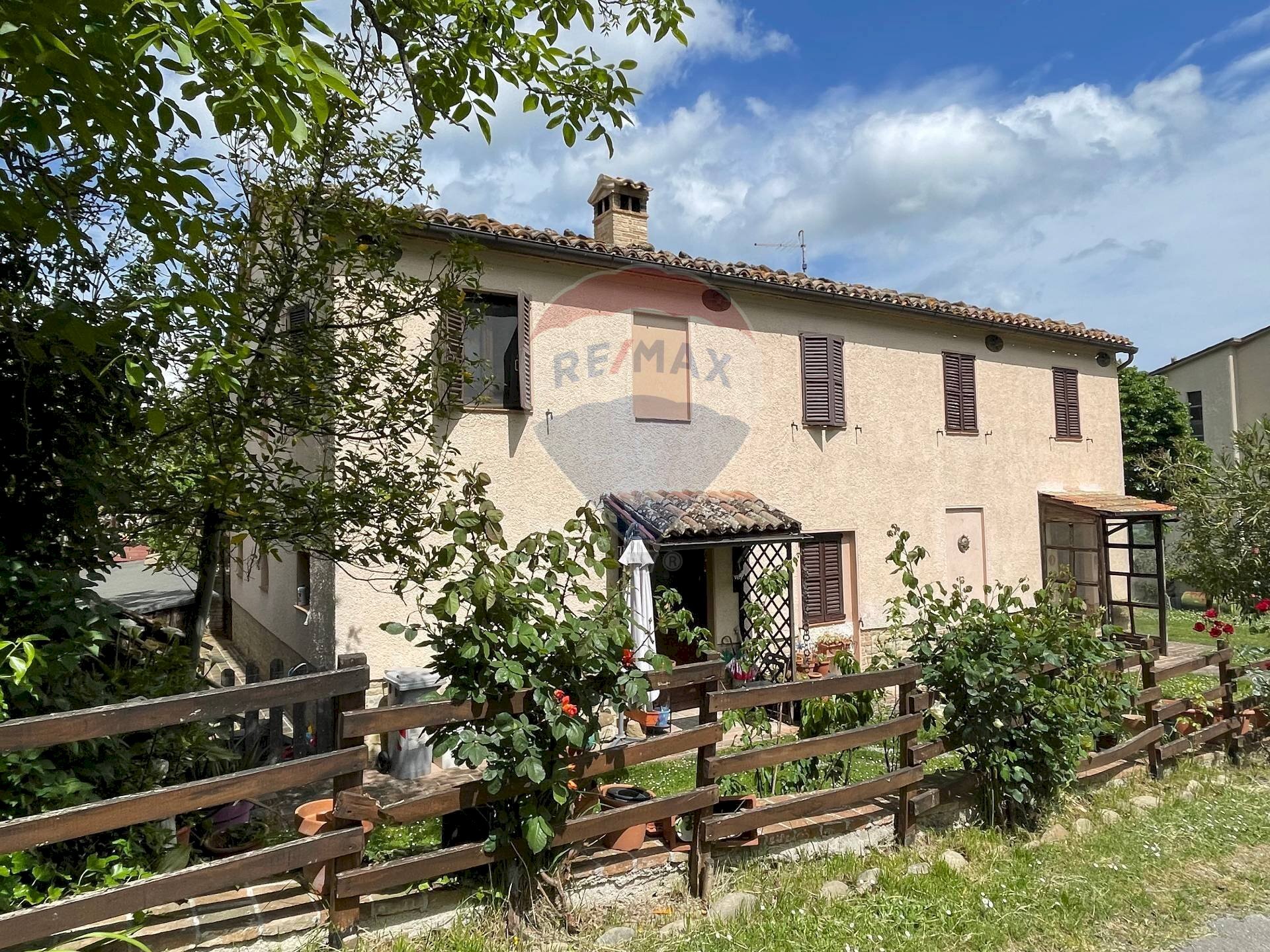 Casa all\'aperto - Casa semi indipendente Via Moscatelli Fraz. Castiglioni
 
80 e 80/B, Arcevia - foto 2