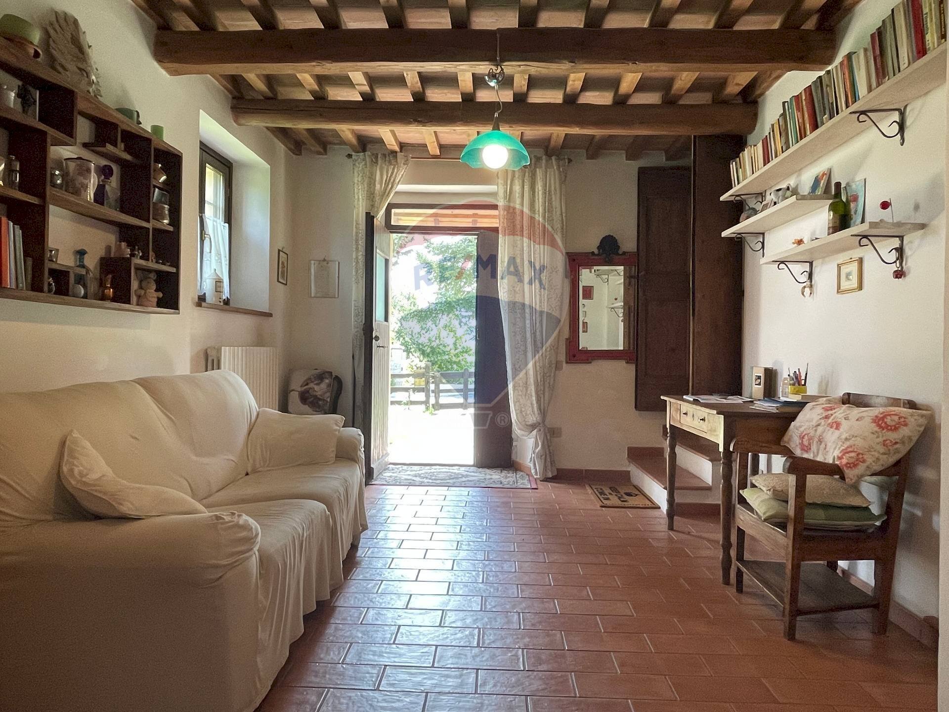 Sala da pranzo - Casa semi indipendente Via Moscatelli Fraz. Castiglioni
 
80 e 80/B, Arcevia - foto 3