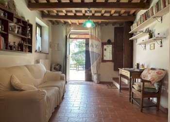 Sala da pranzo - Casa semi indipendente Via Moscatelli Fraz. Castiglioni
 
80 e 80/B, Arcevia - foto 3