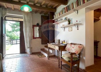 Sala da pranzo - Casa semi indipendente Via Moscatelli Fraz. Castiglioni
 
80 e 80/B, Arcevia - foto 4