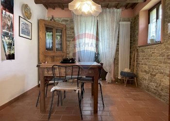 Sala da pranzo - Casa semi indipendente Via Moscatelli Fraz. Castiglioni
 
80 e 80/B, Arcevia - foto 5