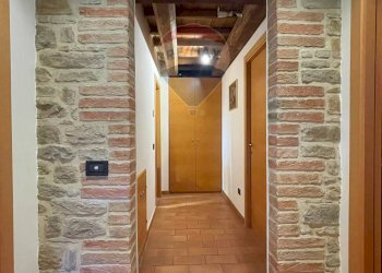 Hall / corridoio - Casa semi indipendente Via Moscatelli Fraz. Castiglioni
 
80 e 80/B, Arcevia - foto 47