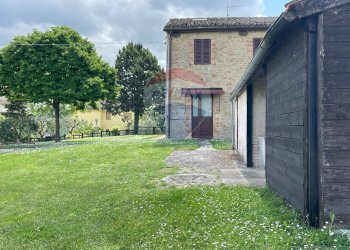 Giardino - Casa semi indipendente Via Moscatelli Fraz. Castiglioni
 
80 e 80/B, Arcevia - foto 69