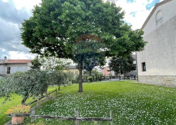 Giardino - Casa semi indipendente Via Moscatelli Fraz. Castiglioni
 
80 e 80/B, Arcevia - foto 72