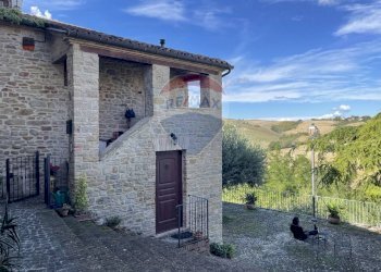 Casa all\'aperto - Casa semi indipendente Via Moscatelli Fraz. Castiglioni
 
80 e 80/B, Arcevia - foto 80