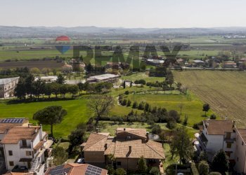 Vista delle montagne - Appartamento via dei mandorli
 
22, Montemarciano - foto 24
