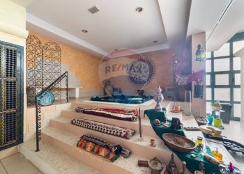 Scale - Negozio Piazza Martiri delle Foibe Istriane
 
1, Jesi - foto 2