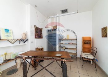 Sala da pranzo - Negozio Piazza Martiri delle Foibe Istriane
 
1, Jesi - foto 3