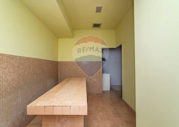 Hall / corridoio - Negozio Piazza Martiri delle Foibe Istriane
 
1, Jesi - foto 8