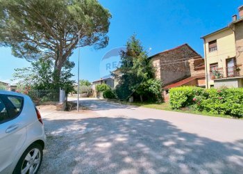 Edificio all\'aperto - Casa indipendente Strada della Carraia
 
32, Castiglione del Lago - foto 17