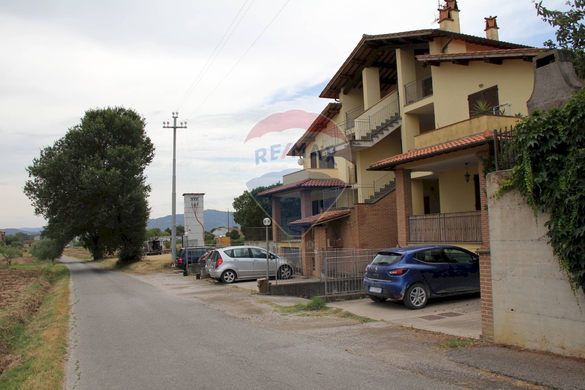 Edificio all\'aperto - Four-room apartment Via Cristoforo  Colombo
 
240, Castiglione del Lago - photo 2