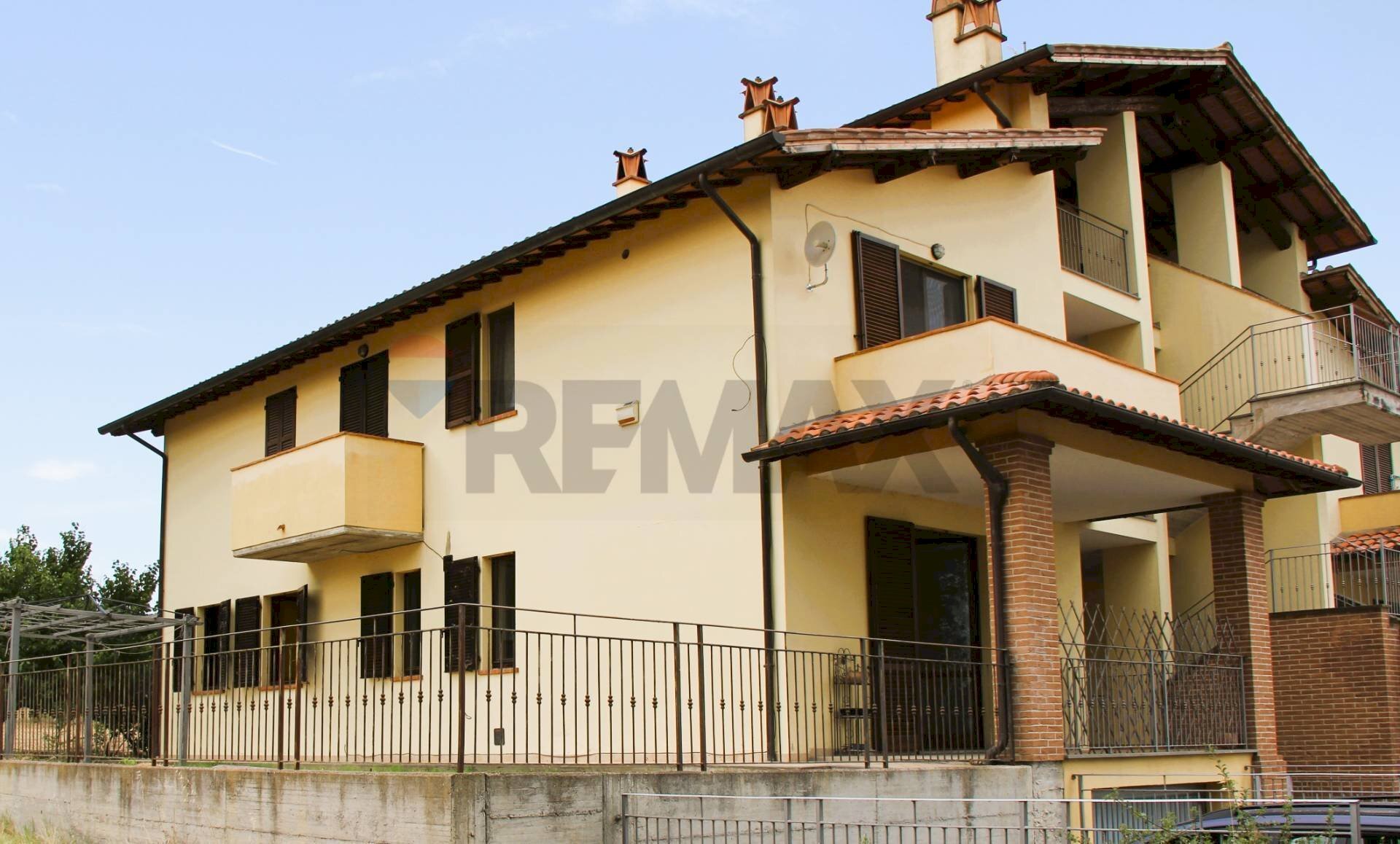 Casa all\'aperto - Four-room apartment Via Cristoforo  Colombo
 
240, Castiglione del Lago - photo 1