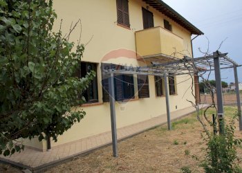 Casa all\'aperto - Quadrilocale Via Cristoforo  Colombo
 
240, Castiglione del Lago - foto 7