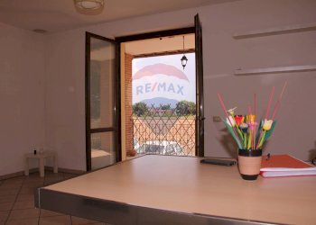 Sala da pranzo - Quadrilocale Via Cristoforo  Colombo
 
240, Castiglione del Lago - foto 11