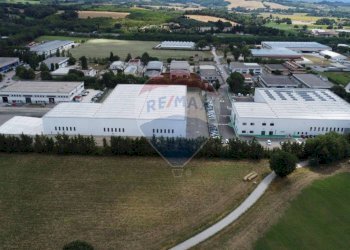 Vista delle montagne - Capannone Via Alberto Monni, Perugia - foto 1