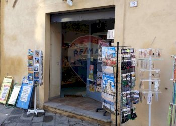 Edificio all\'aperto - Attività Commerciale Via Vittorio Emanuele
35, Castiglione del Lago - foto 6