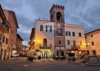 Edificio all\'aperto - Attività Commerciale Via Vittorio Emanuele
35, Castiglione del Lago - foto 9